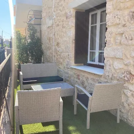 Reina House * 干尼亞