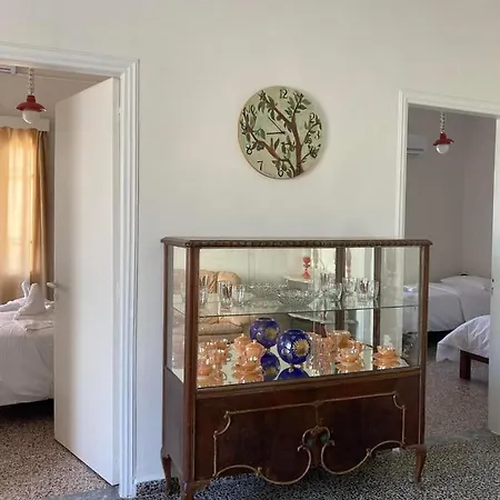 Dom wakacyjny Reina House *