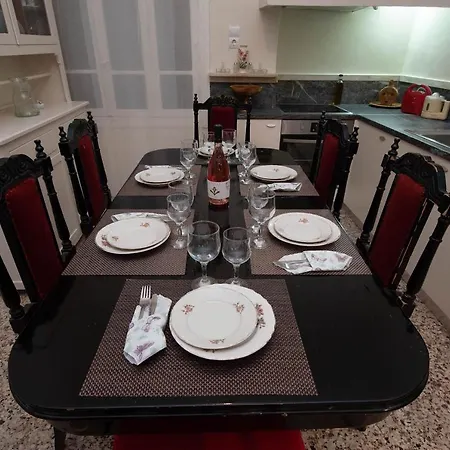 Semesterbostad Reina House
