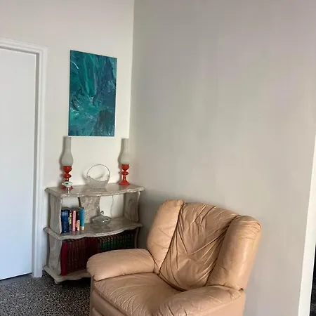 Reina House Semesterbostad *