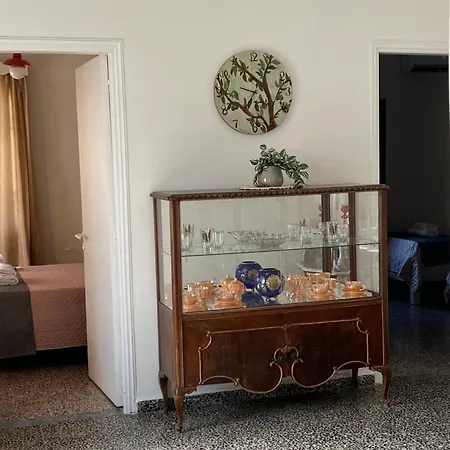 Reina House Vakantiehuis *